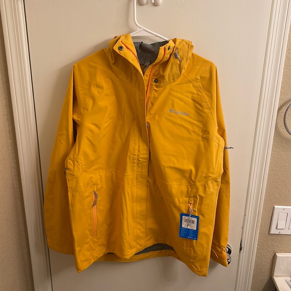 New with tags! Columbia waterproof jacket. Perfect for travel!